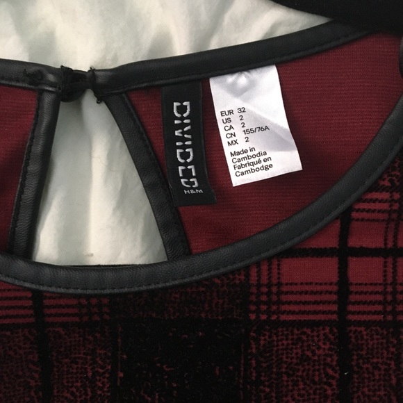 Plaid red and black flair dress open whole back - Picture 3 of 3